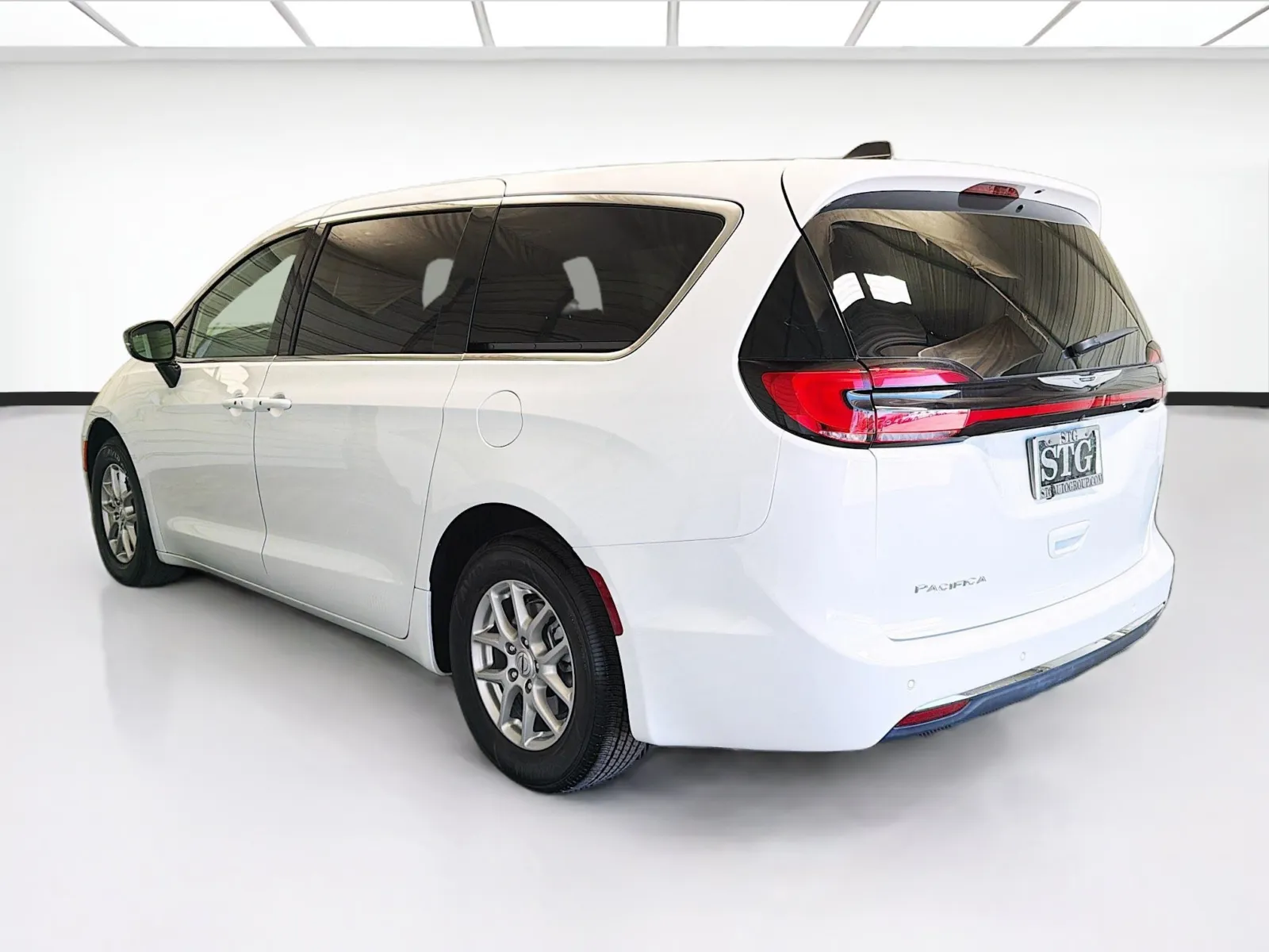 Chrysler Pacifica photo 6