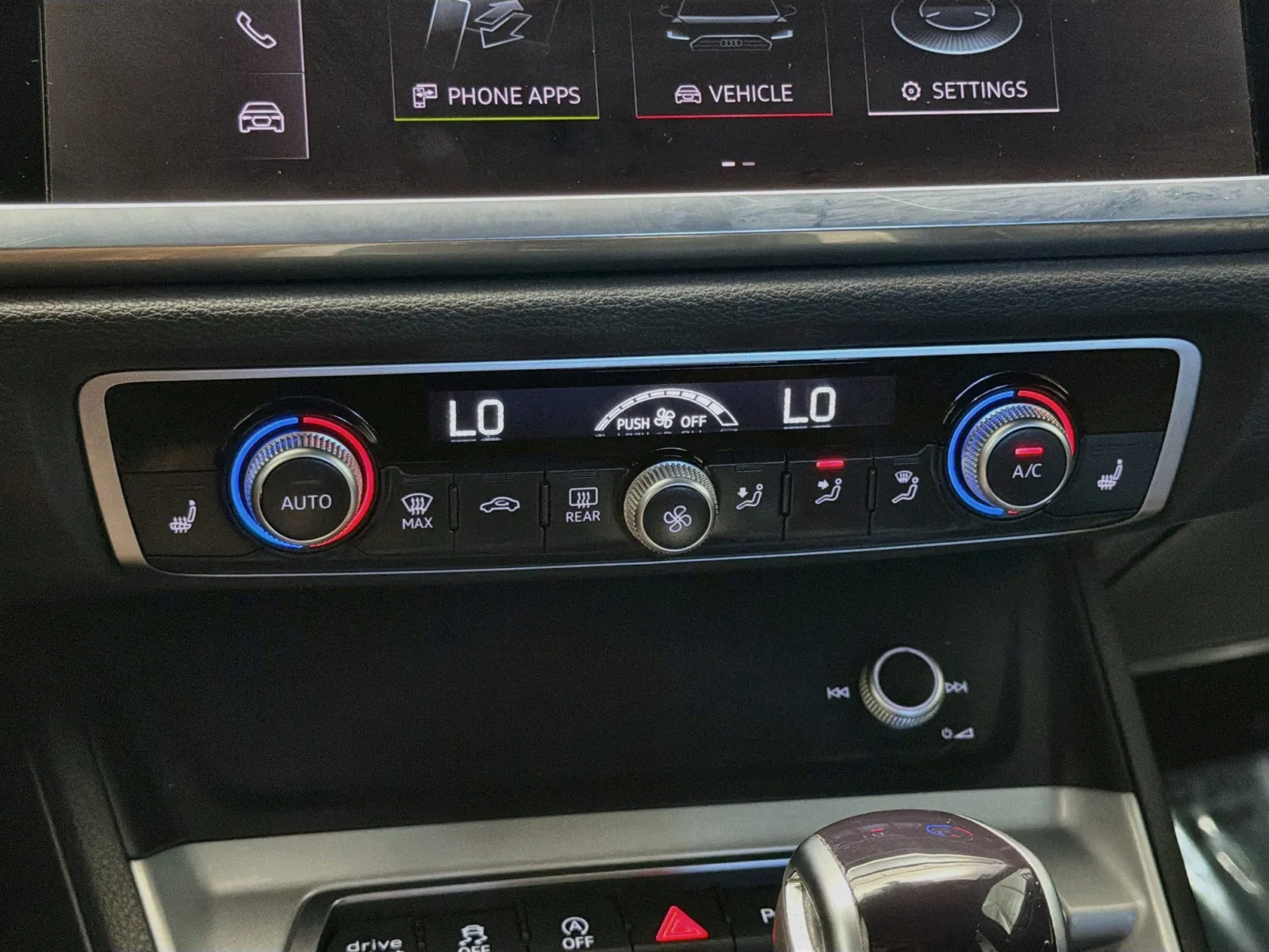 Audi Q3 photo 10