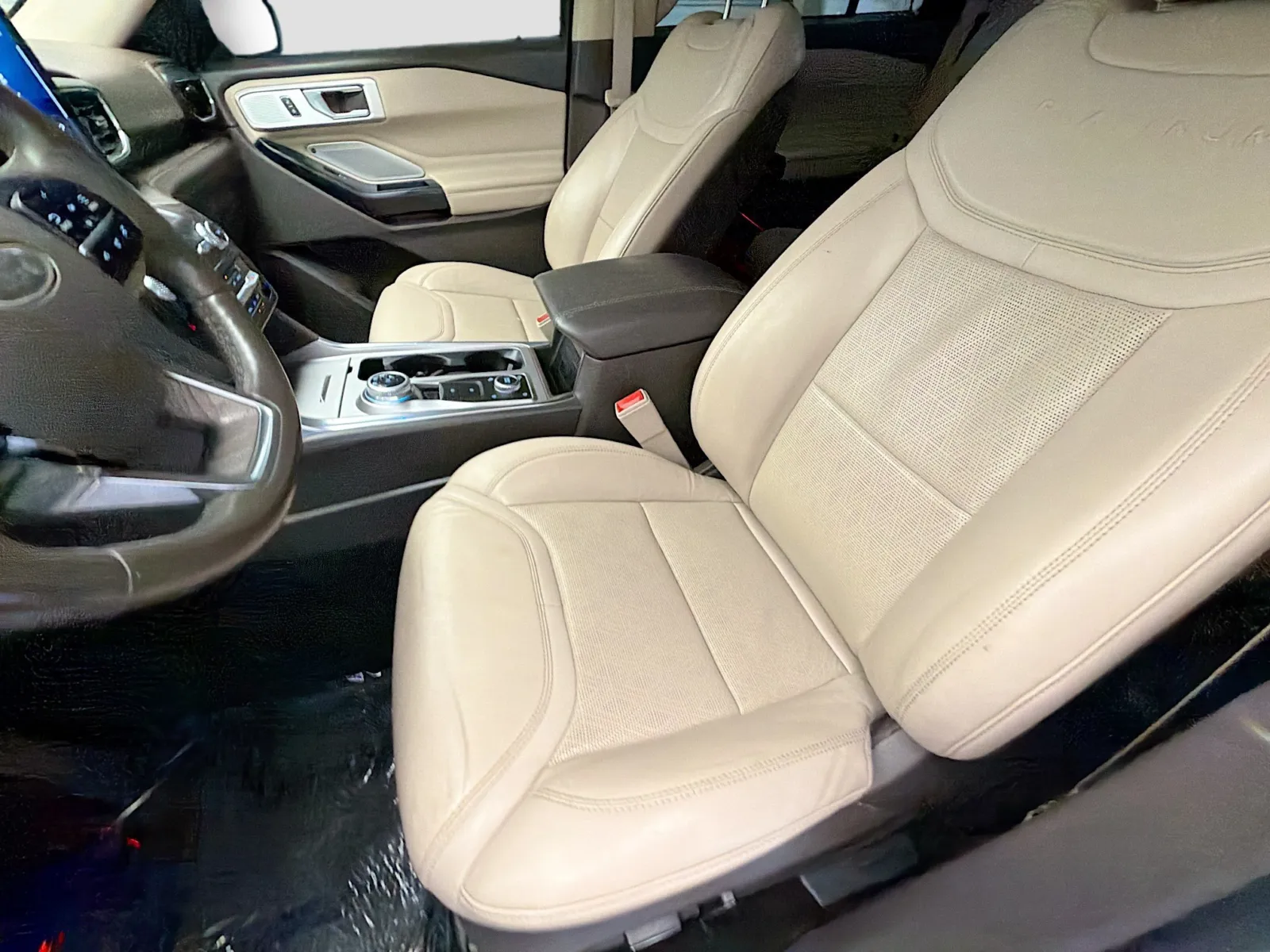Ford Explorer photo 11
