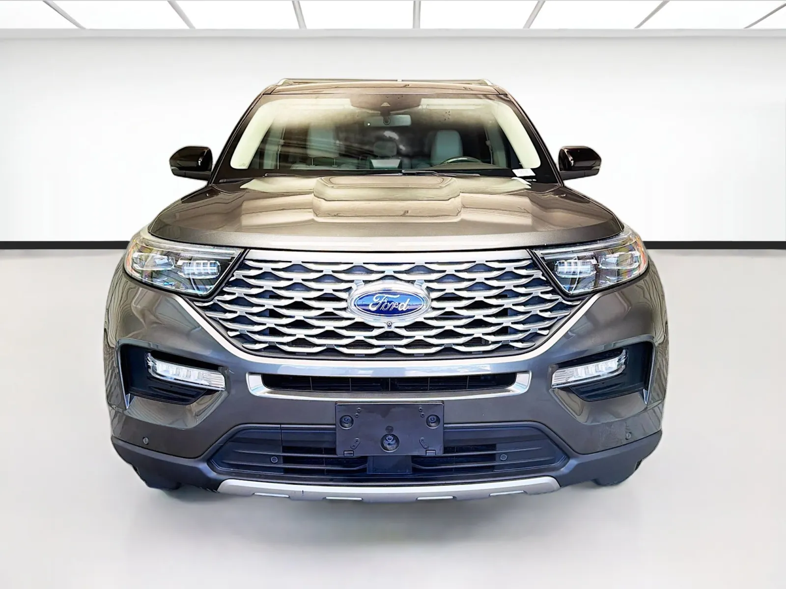 Ford Explorer photo 2