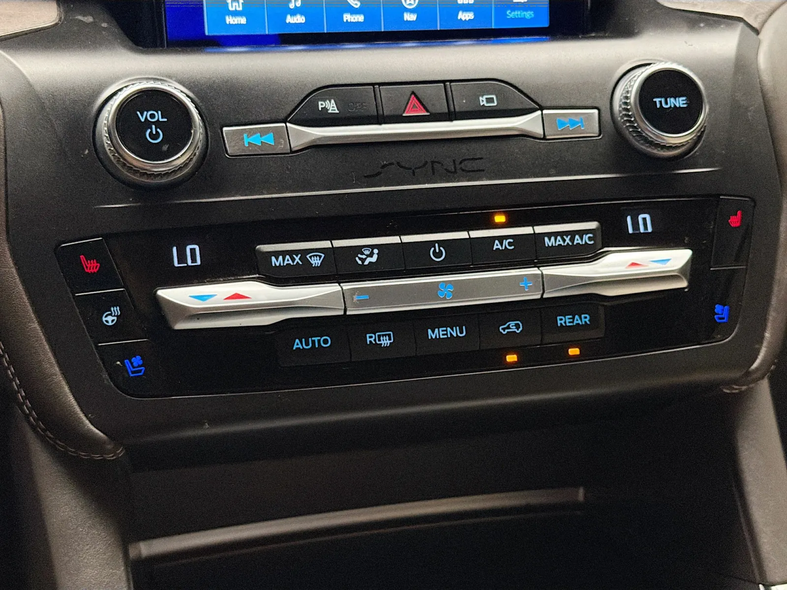 Ford Explorer photo 10