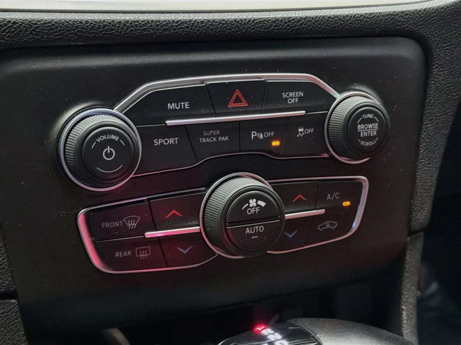 Dodge Charger photo 10
