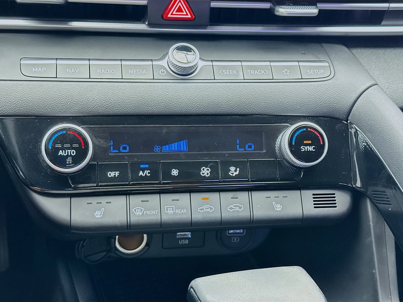 Hyundai Elantra photo 12