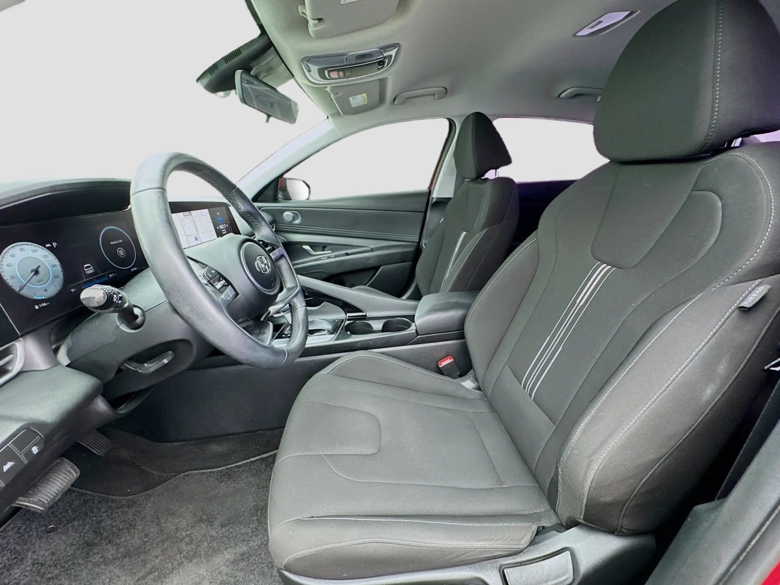 Hyundai Elantra photo 13