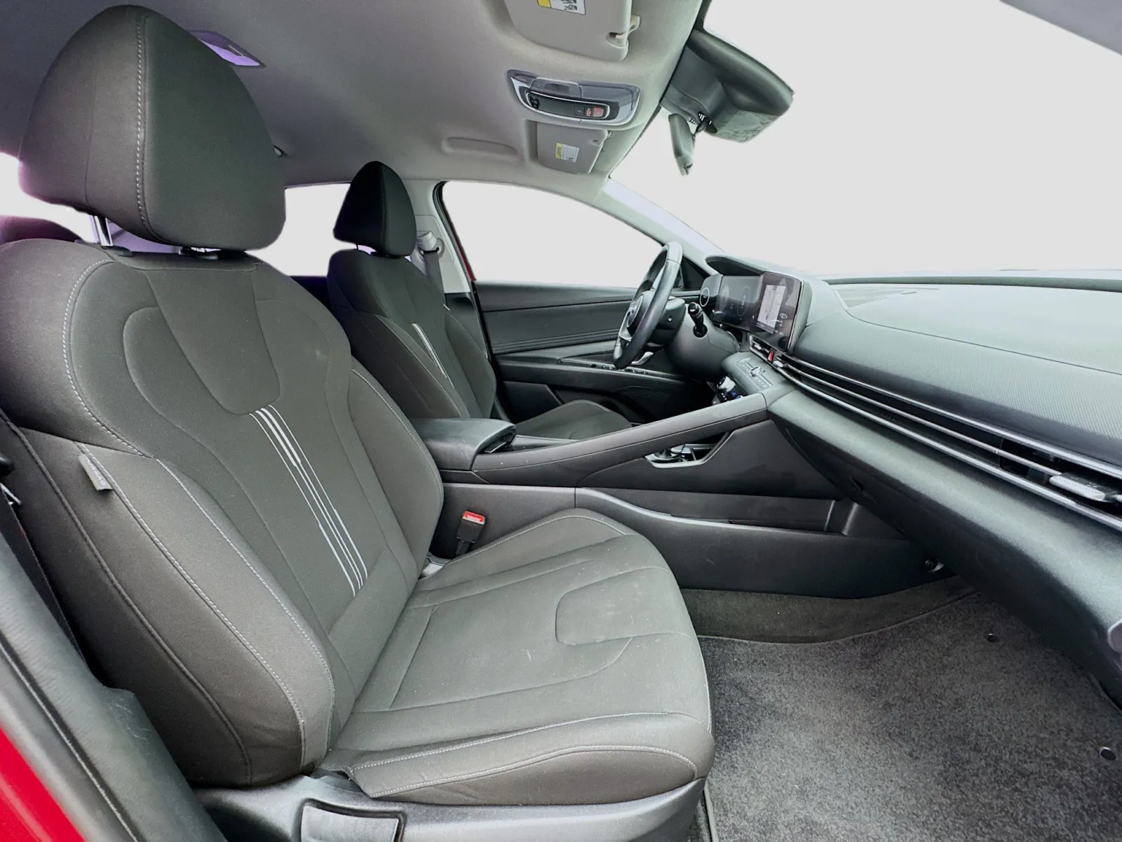 Hyundai Elantra photo 18