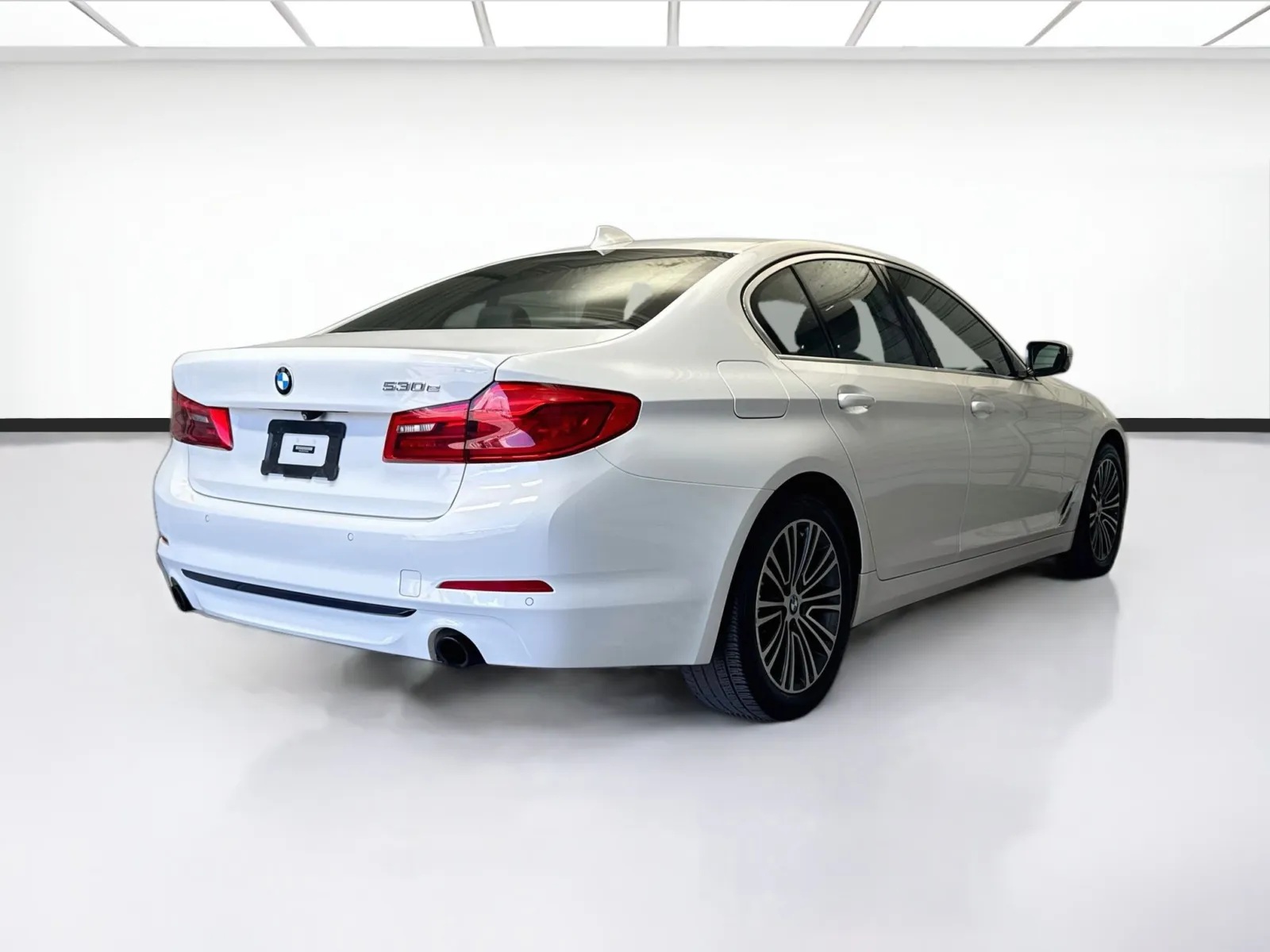 BMW 5 Series photo 4