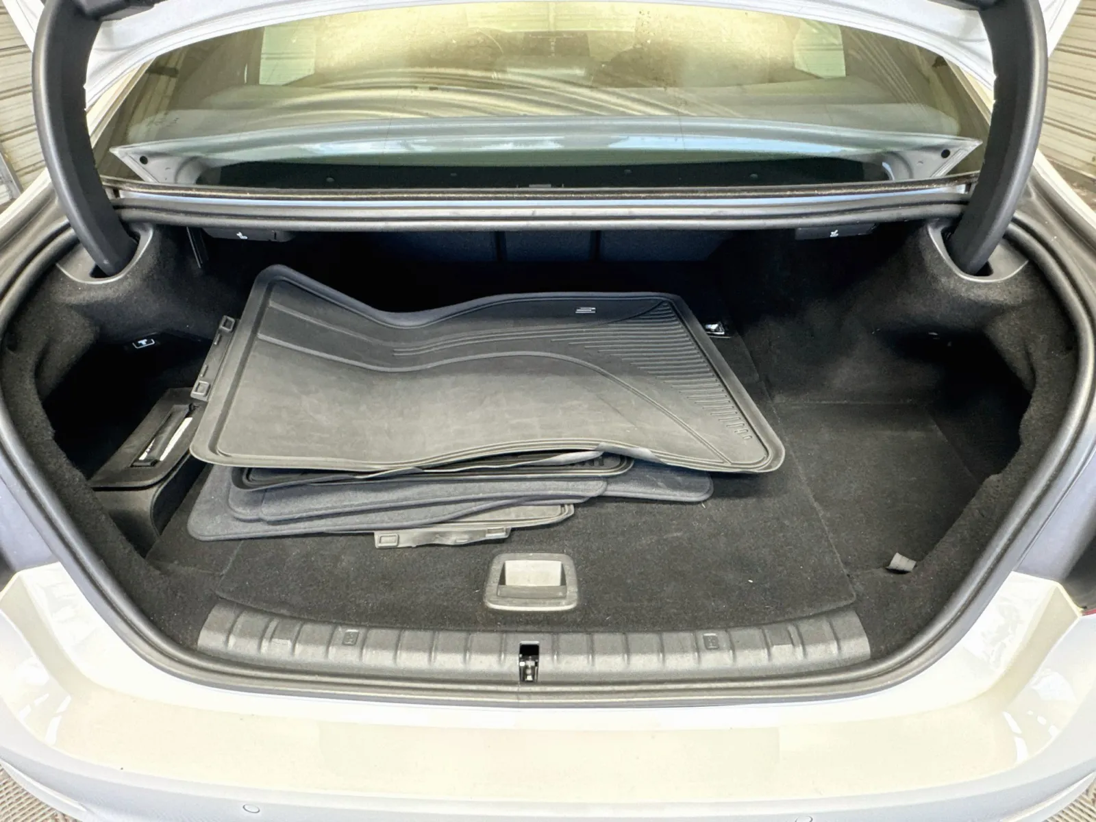 BMW 5 Series photo 18