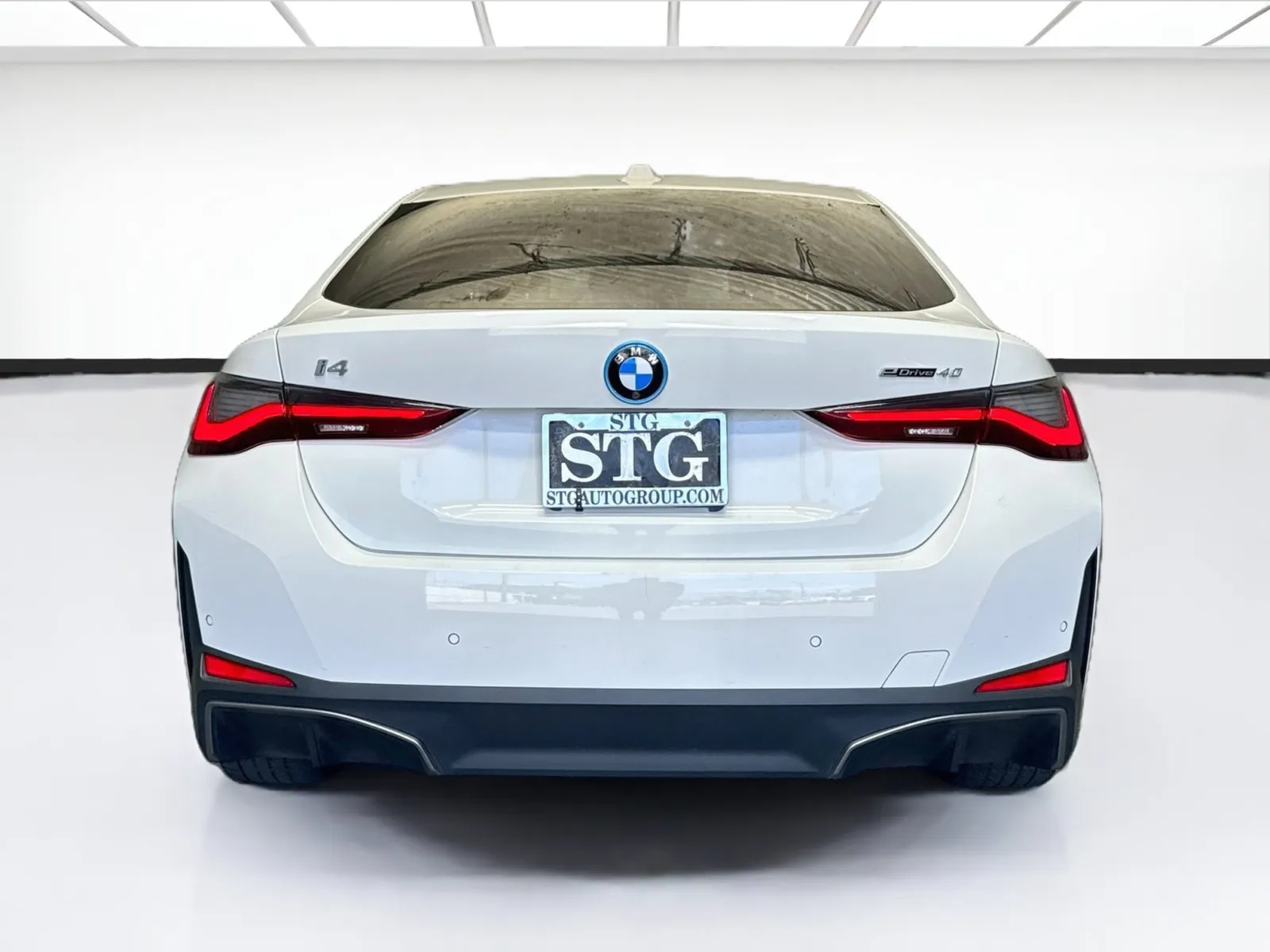 BMW i4 photo 5
