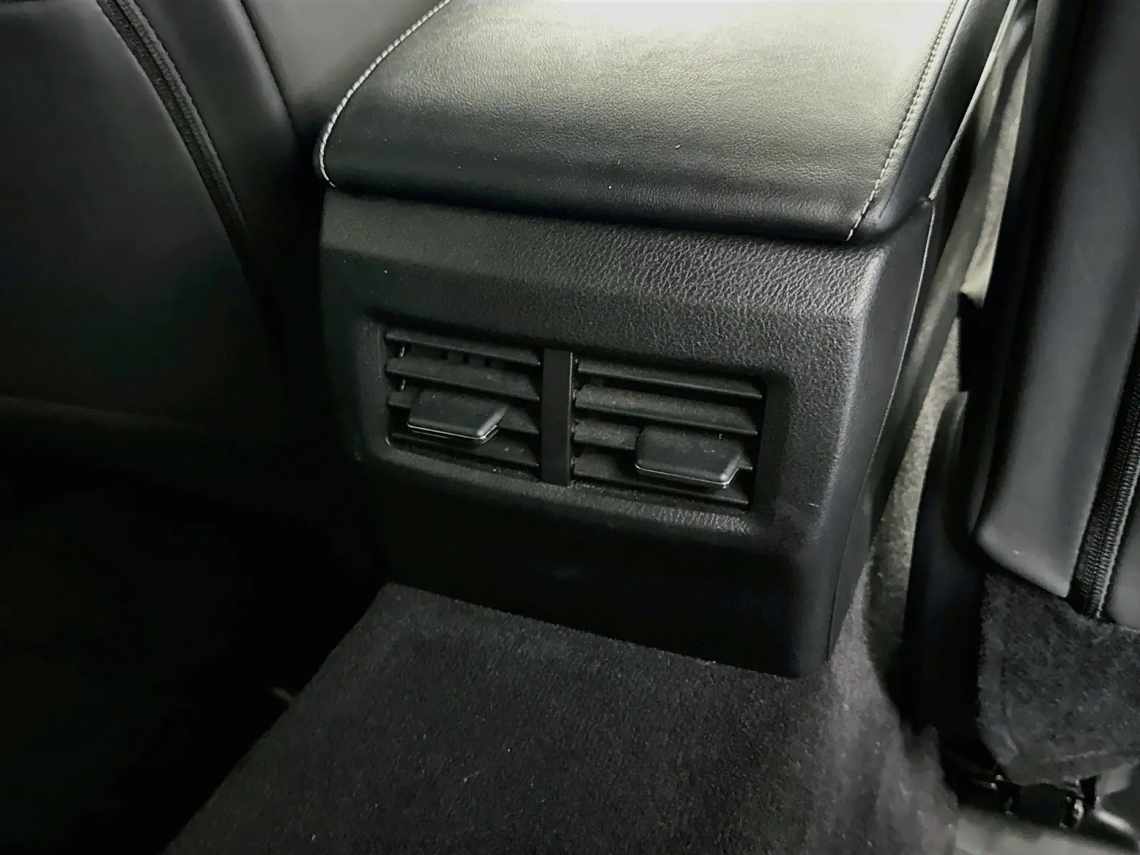 Lexus IS photo 16