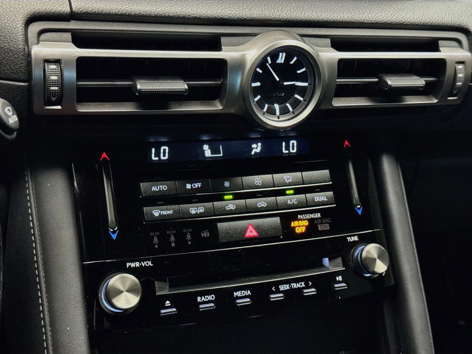 Lexus IS photo 12