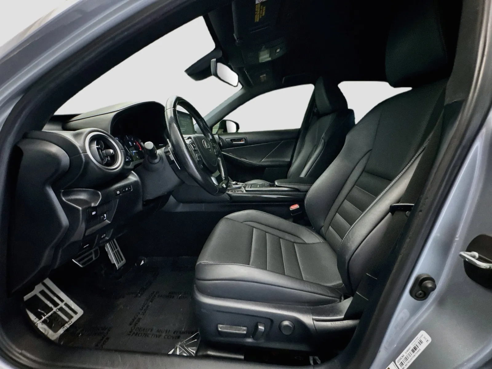 Lexus IS photo 13