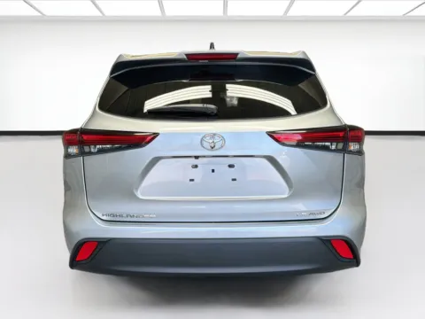 More photos of 2023 Toyota Highlander LE at STG Montclair, CA