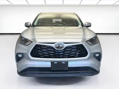 Photos of 2023 Toyota Highlander LE for sale in Montclair, CA at STG Montclair