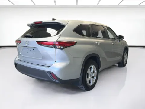 More photos of 2023 Toyota Highlander LE at STG Montclair, CA