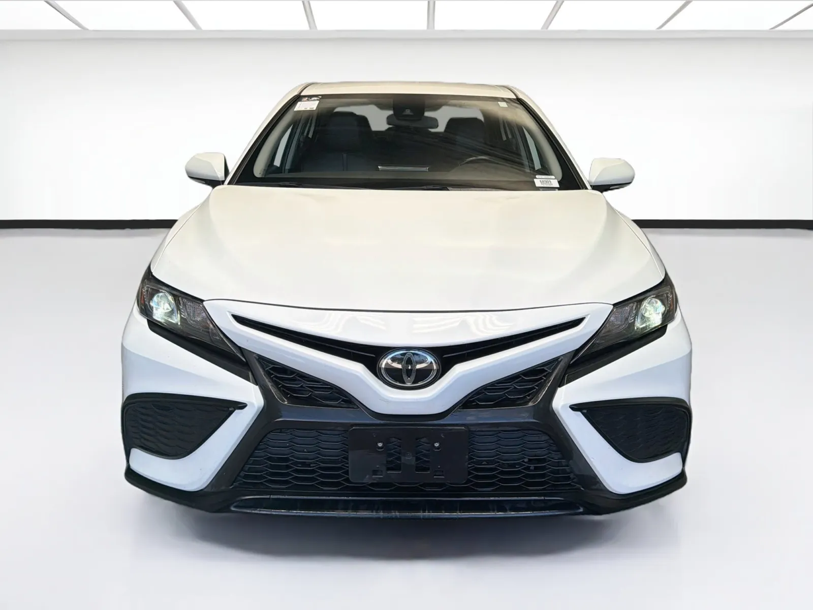 Toyota Camry photo 2