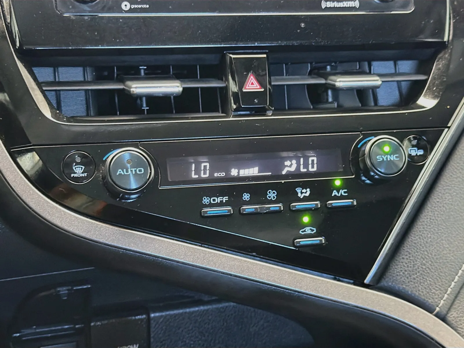 Toyota Camry photo 10