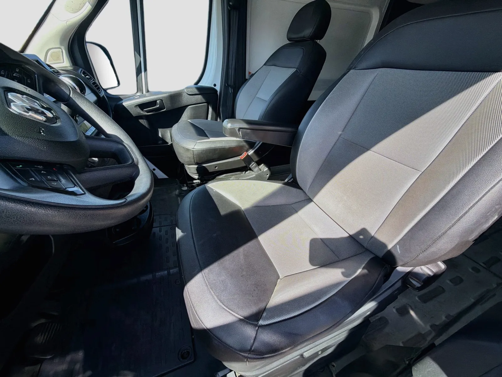 Ram ProMaster 2500 photo 10