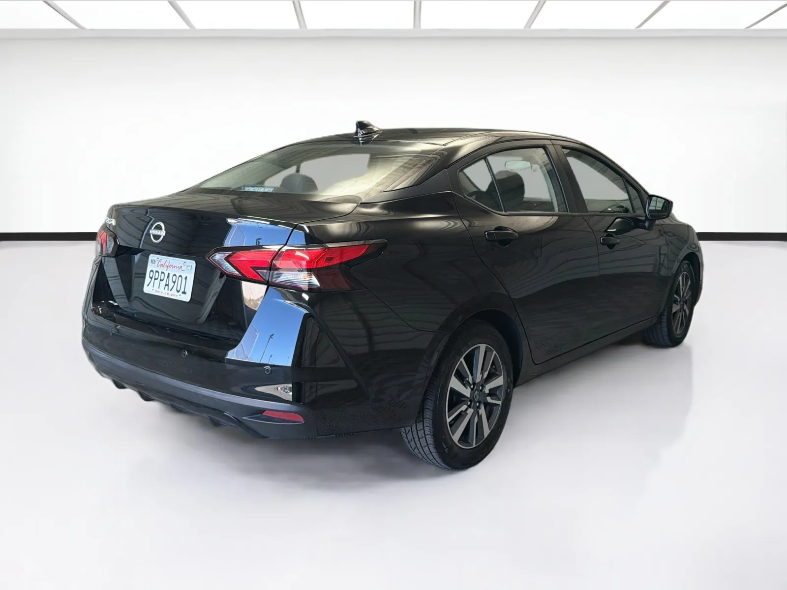 Nissan Versa photo 4
