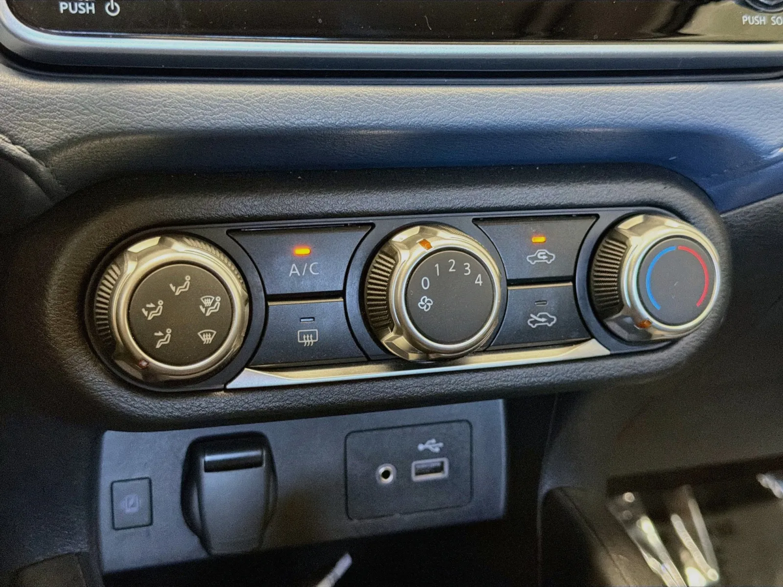 Nissan Versa photo 10