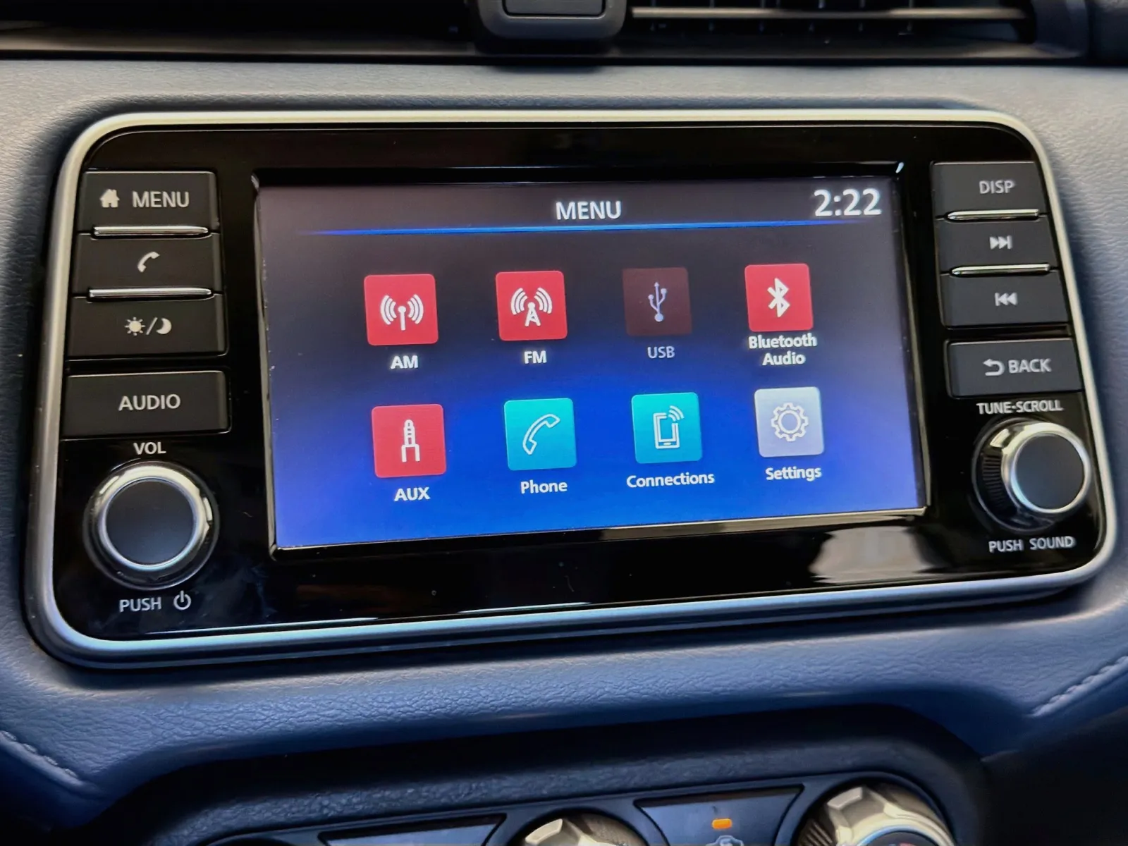 Nissan Versa photo 9