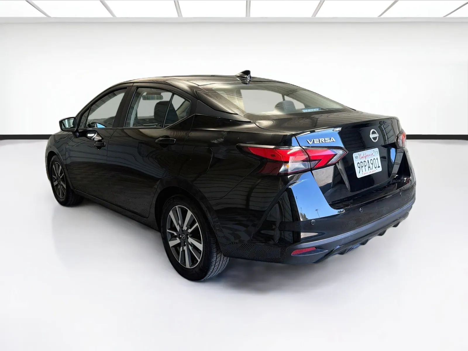 Nissan Versa photo 6