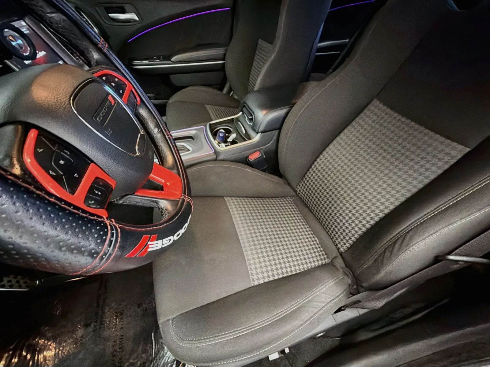 Dodge Charger photo 11