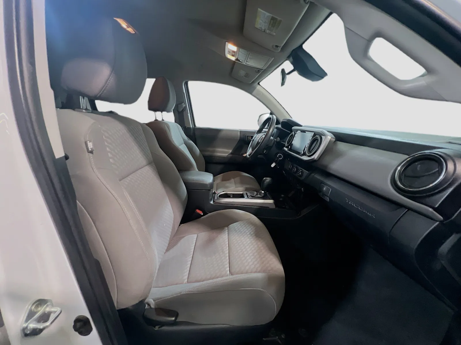 Toyota Tacoma photo 18