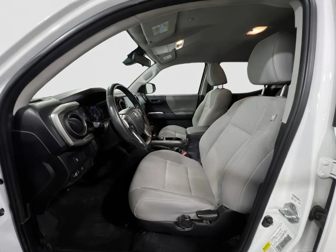 Toyota Tacoma photo 14