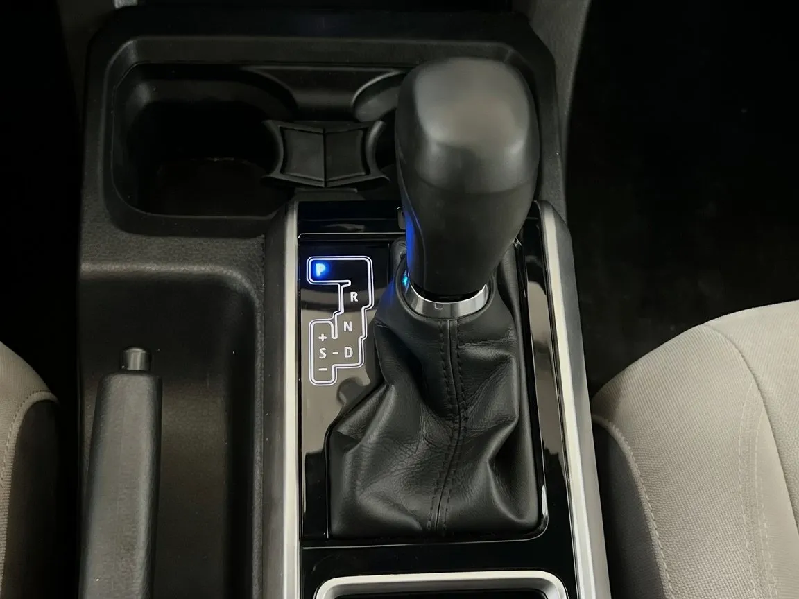 Toyota Tacoma photo 12