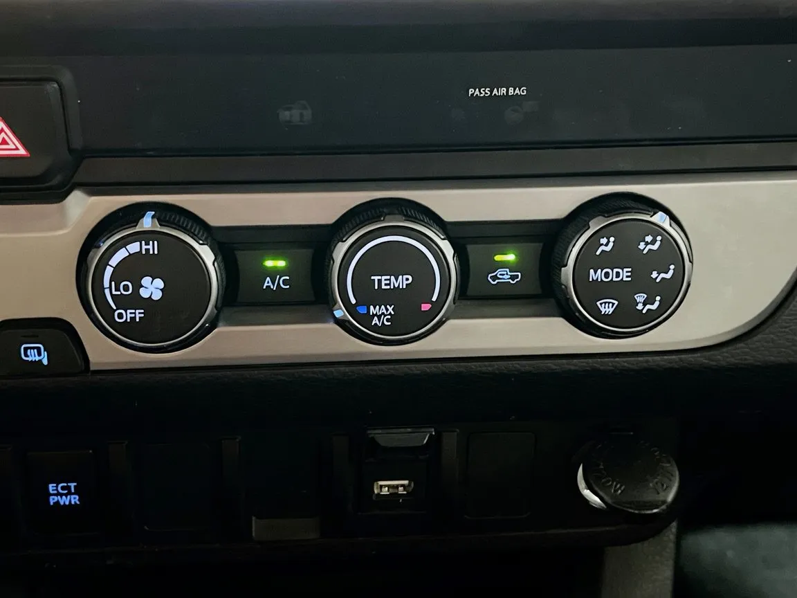 Toyota Tacoma photo 11