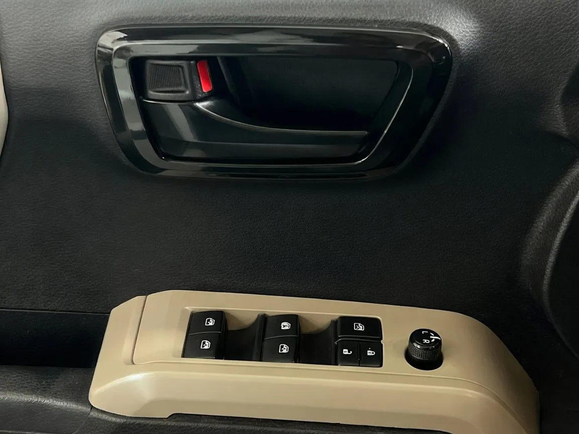 Toyota Tacoma photo 13