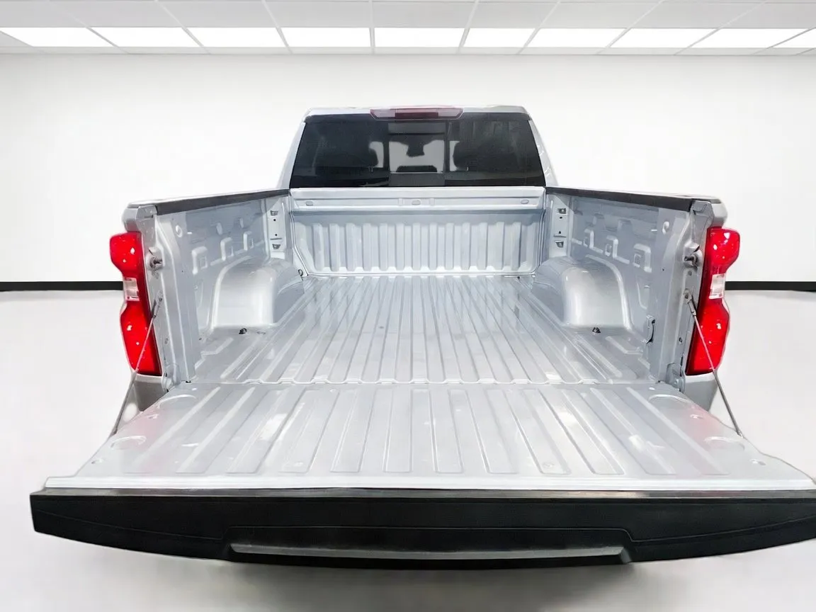 Chevrolet Silverado photo 18