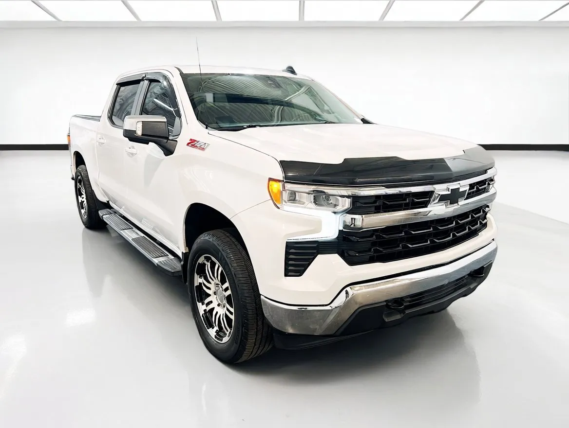 Chevrolet Silverado photo 3