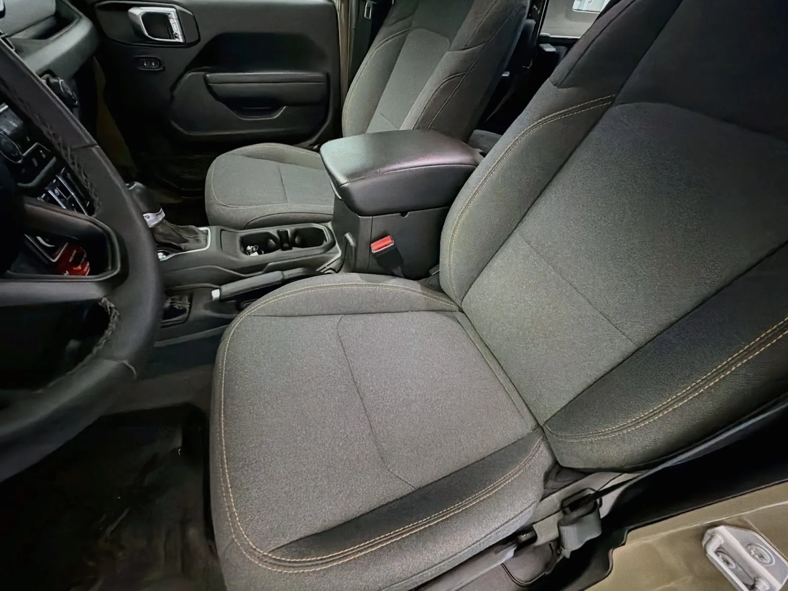 Jeep Wrangler photo 11