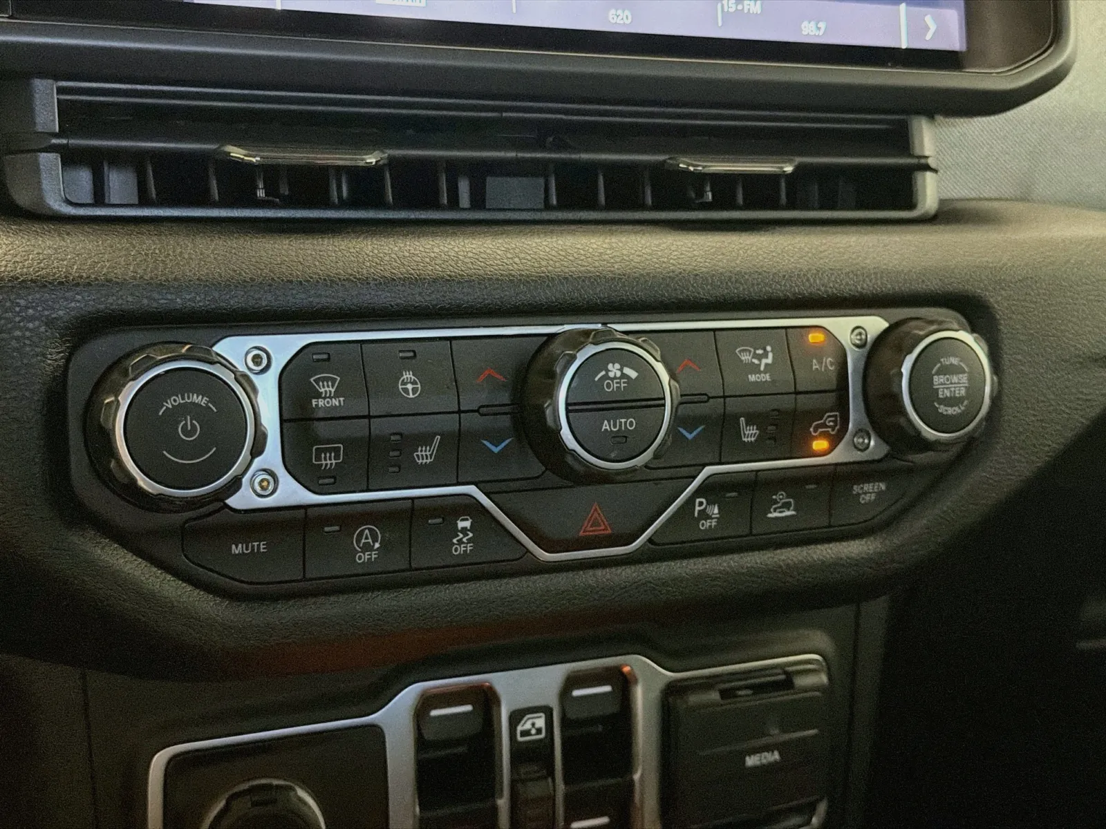Jeep Wrangler photo 10
