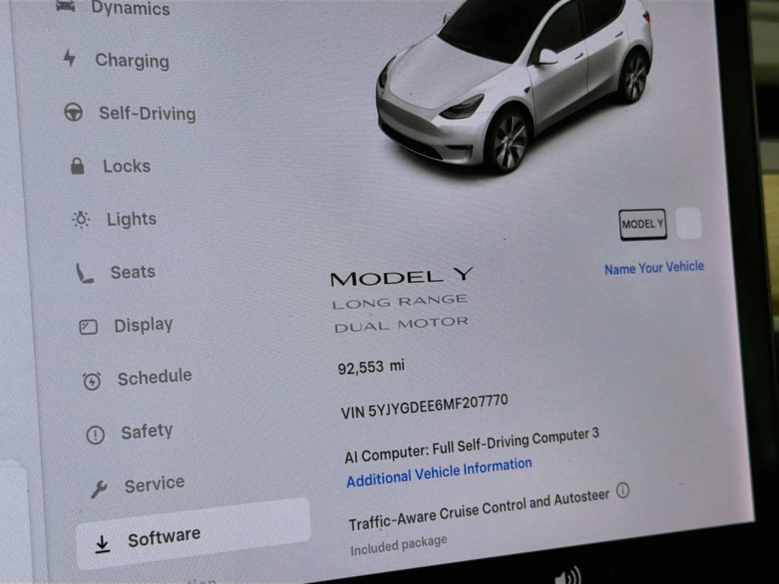 Tesla Model Y photo 8