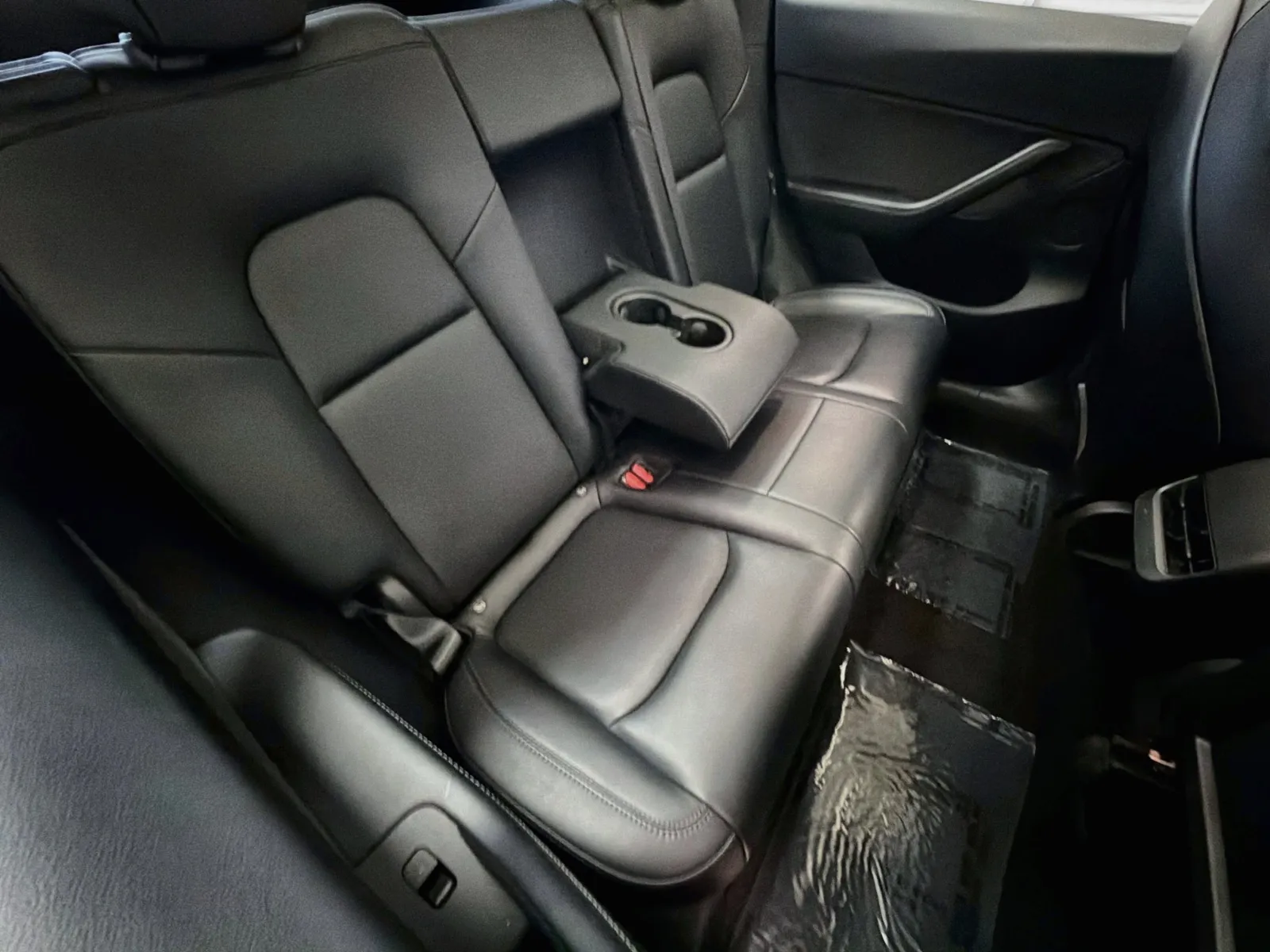Tesla Model Y photo 14