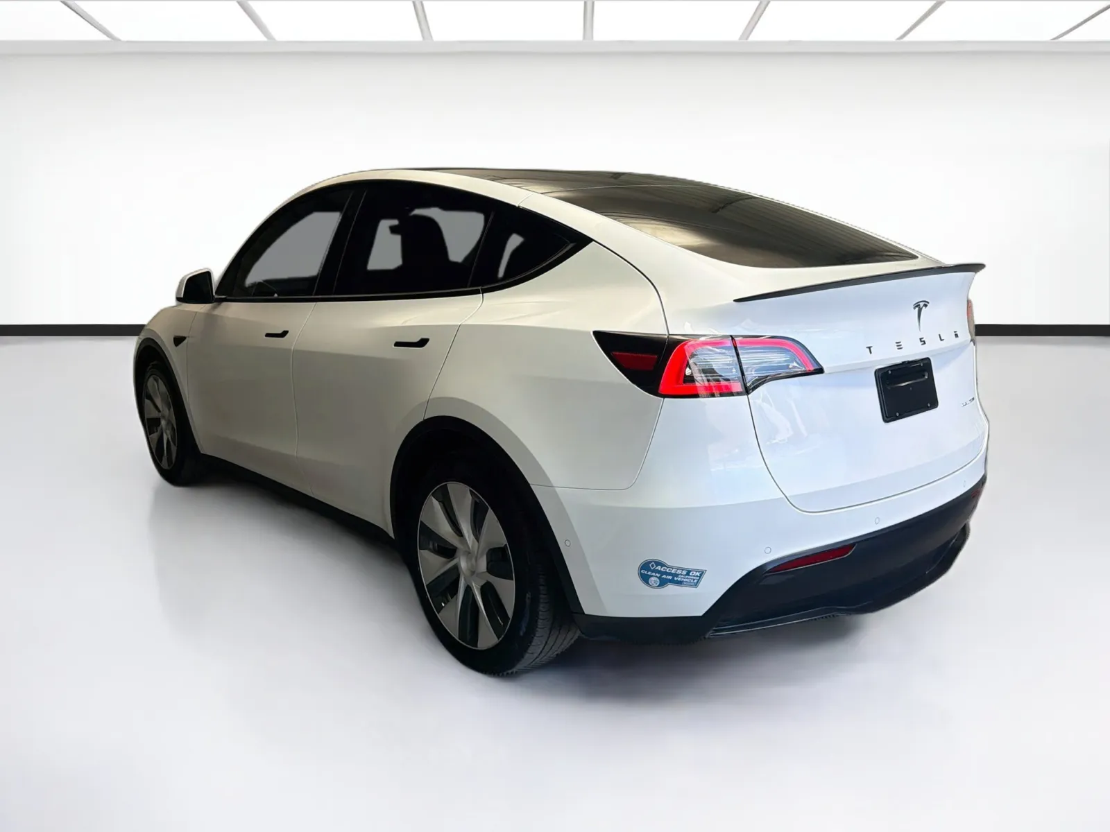 Tesla Model Y photo 6