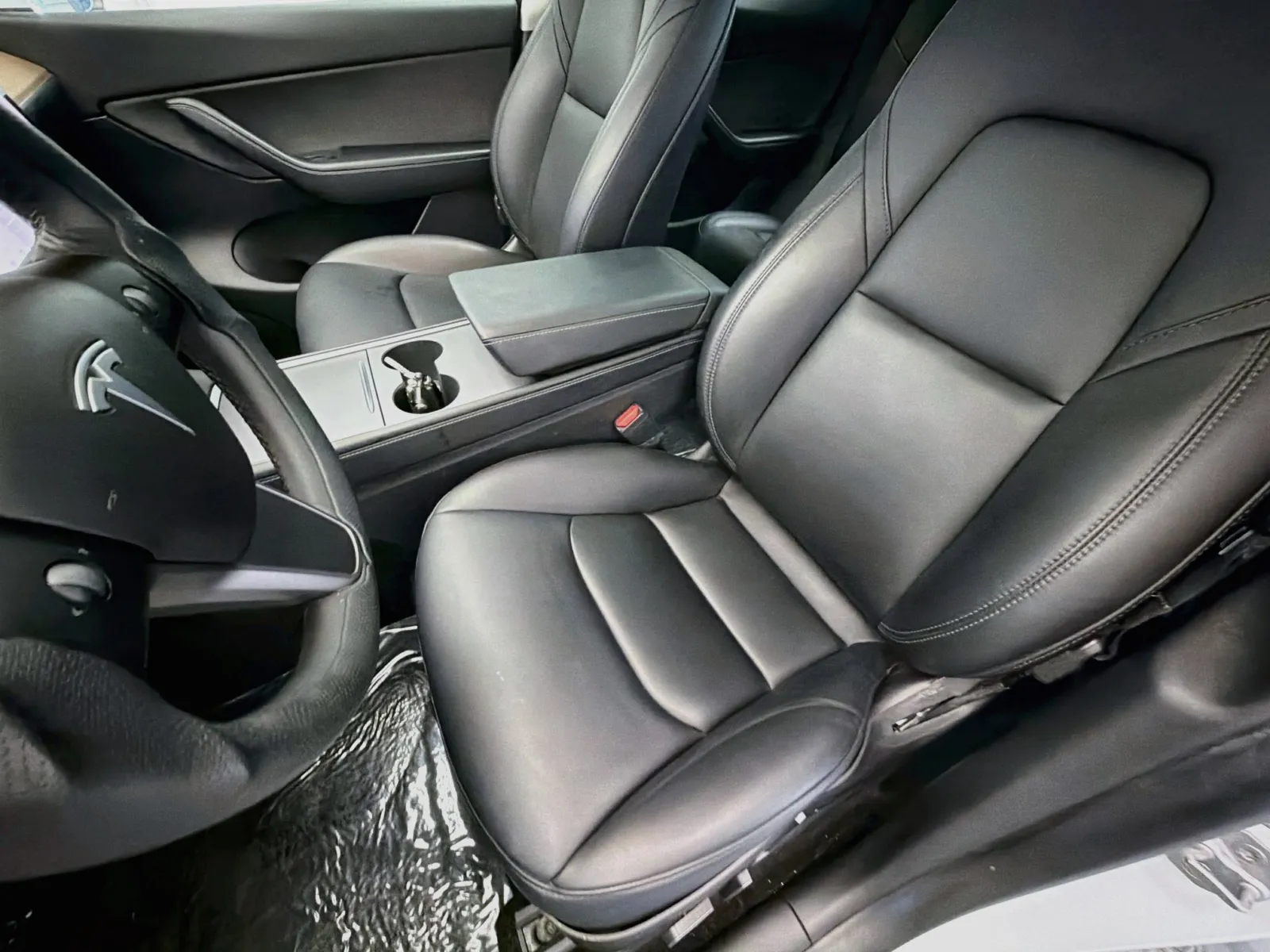 Tesla Model Y photo 11