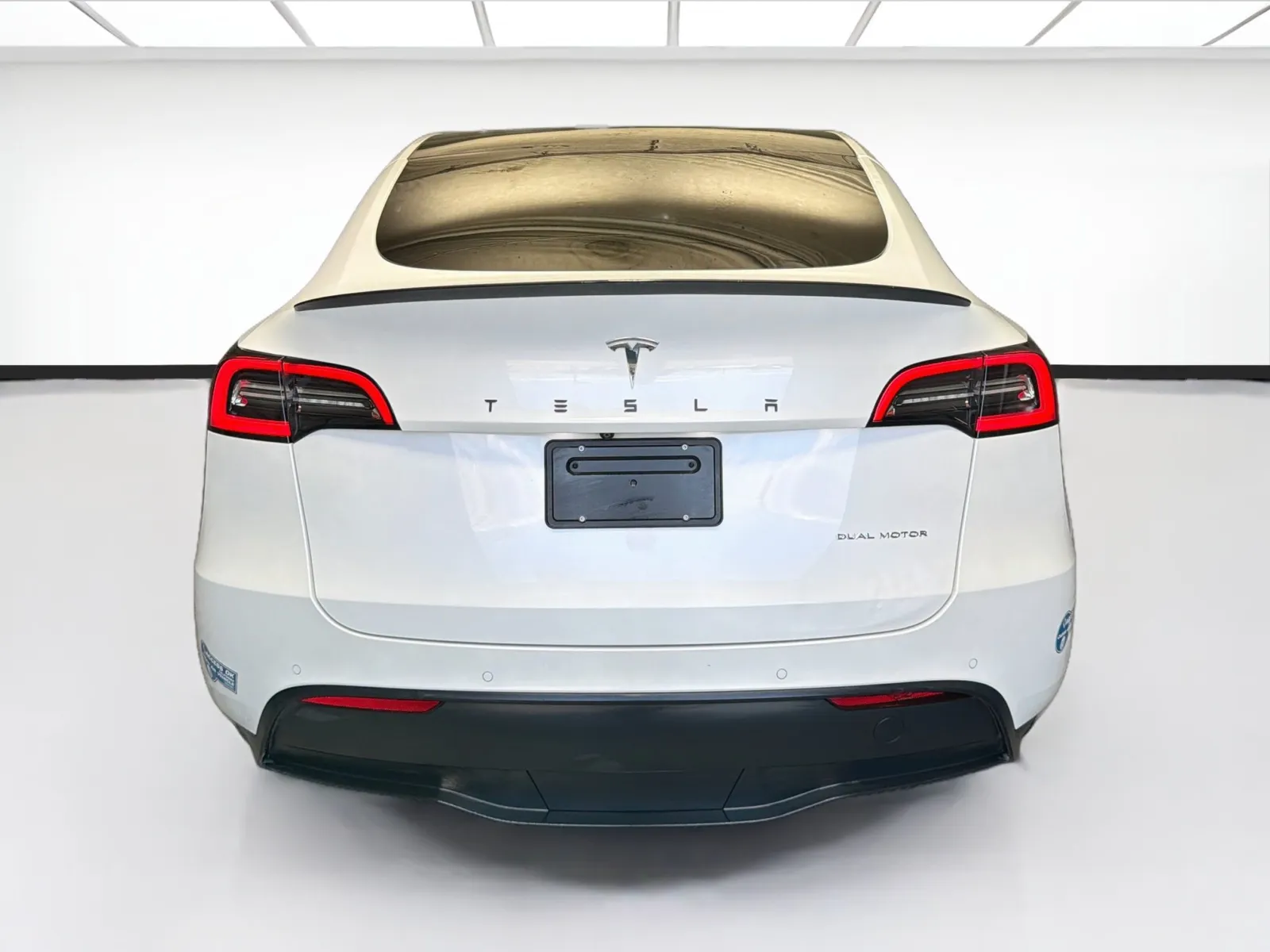 Tesla Model Y photo 5