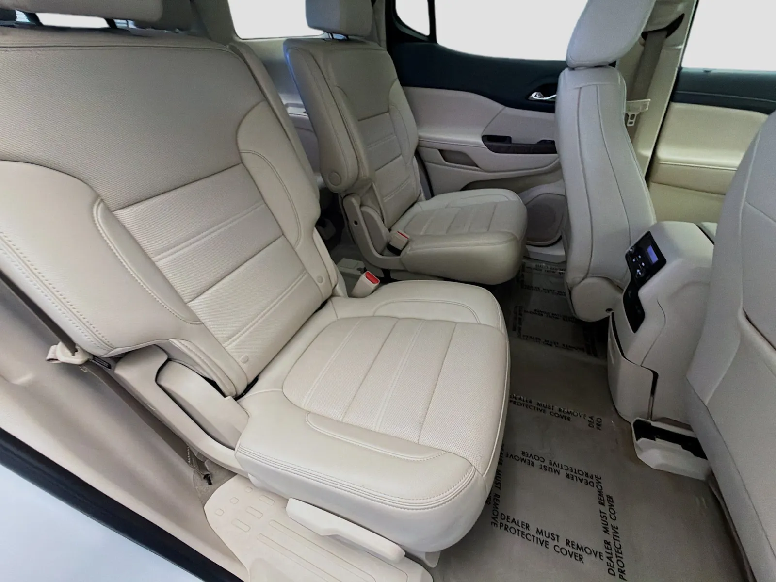 GMC Acadia photo 14