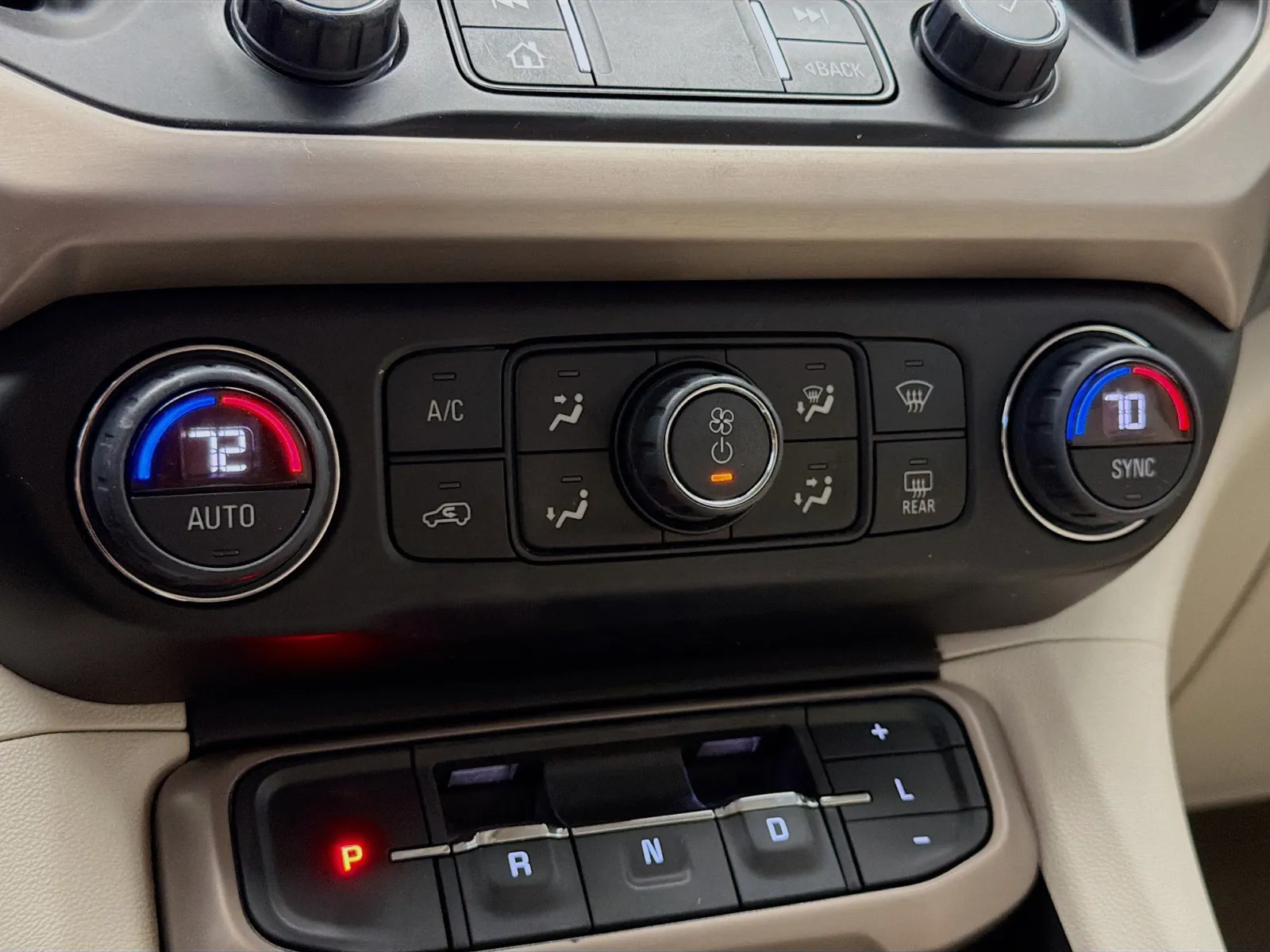 GMC Acadia photo 10