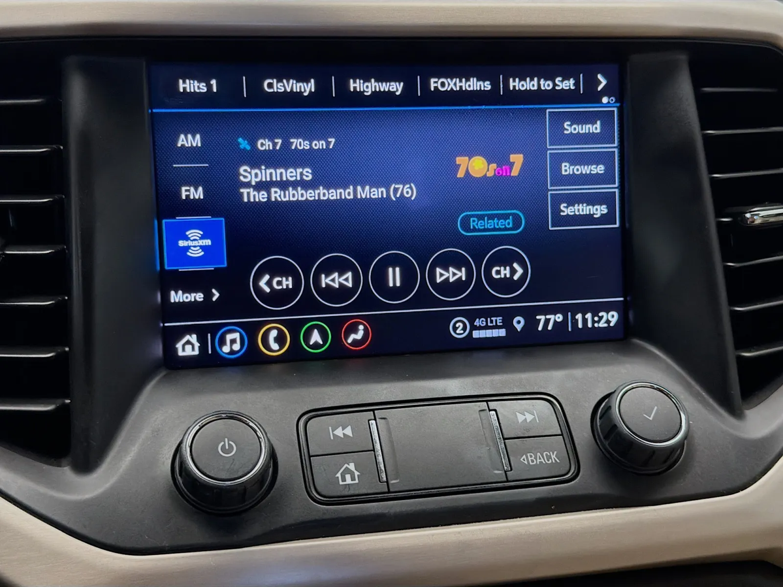 GMC Acadia photo 9