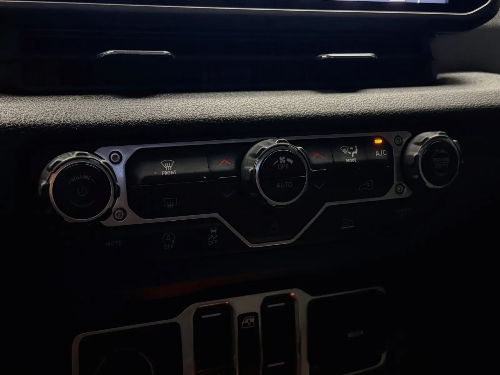 Jeep Gladiator photo 10