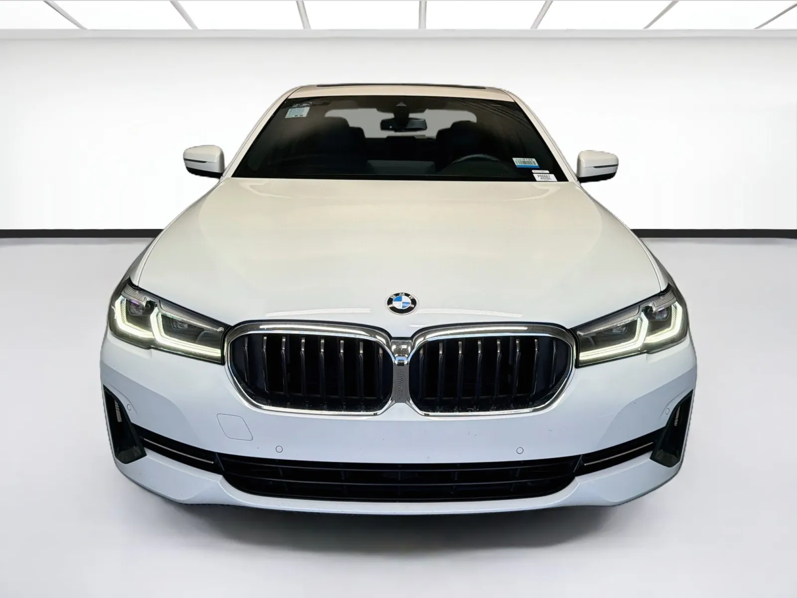 BMW 5 Series photo 2