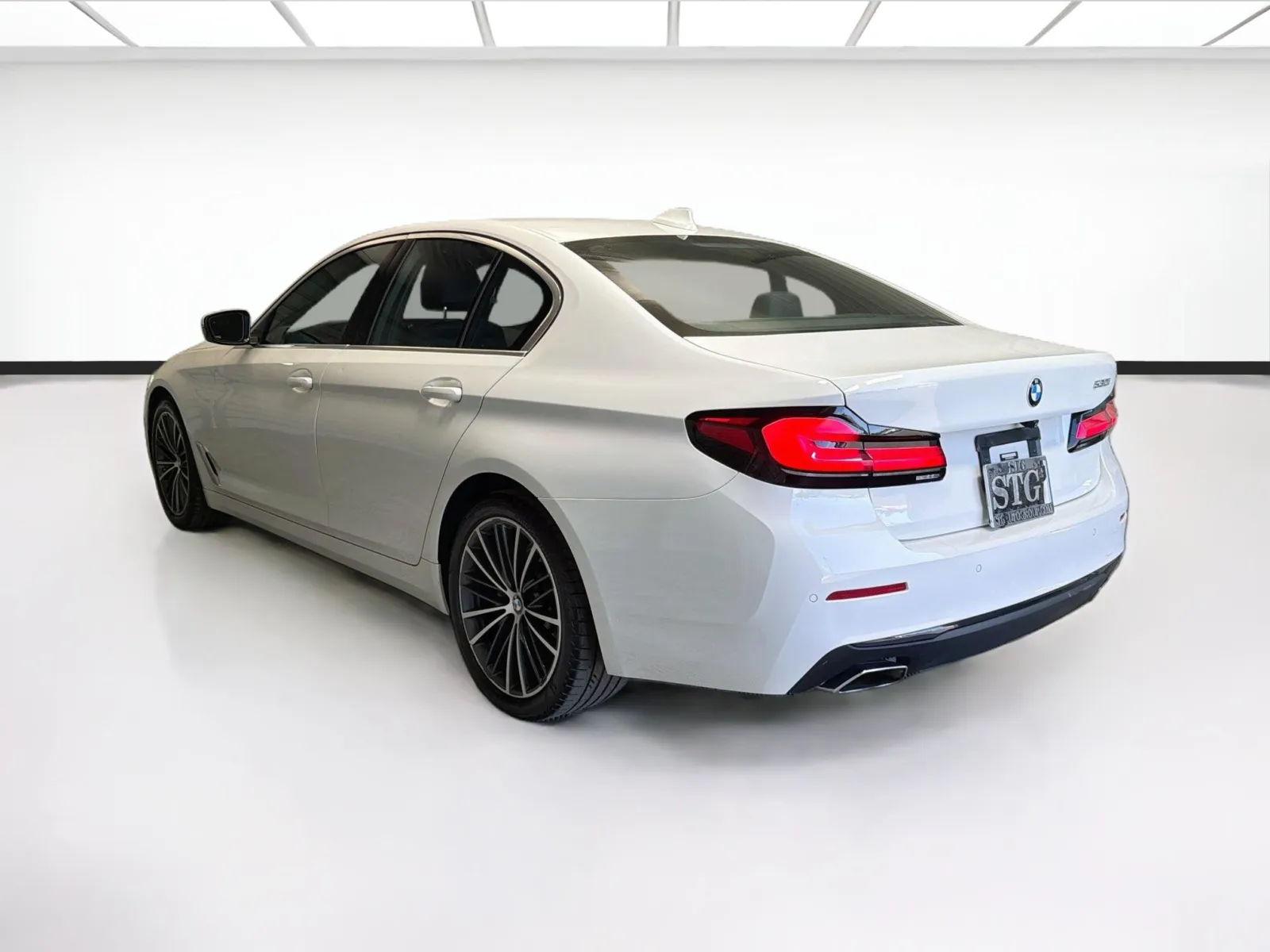 BMW 5 Series photo 6