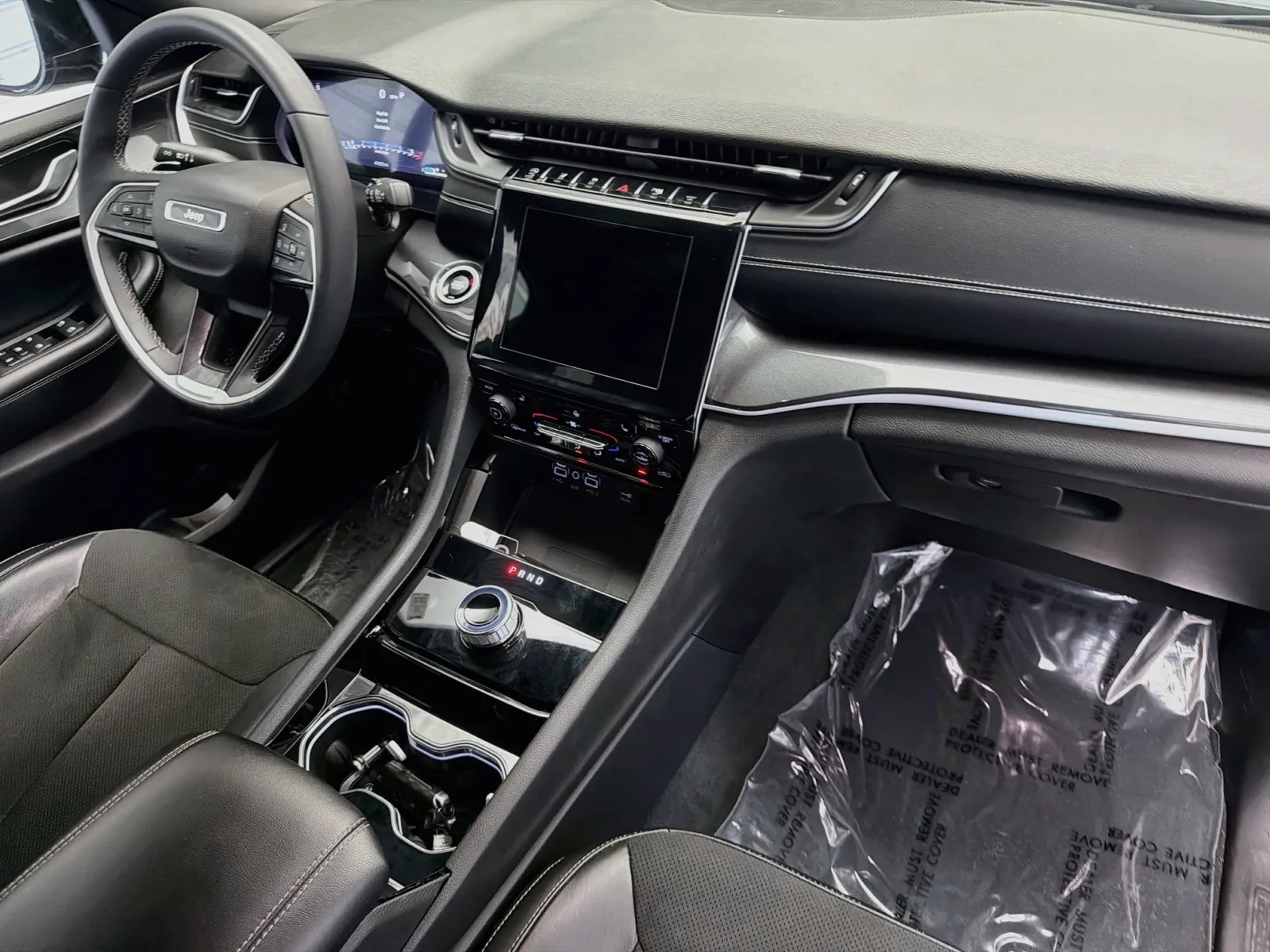 Jeep Grand Cherokee L photo 12