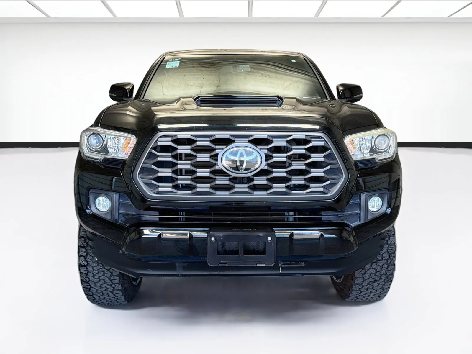 Toyota Tacoma photo 2