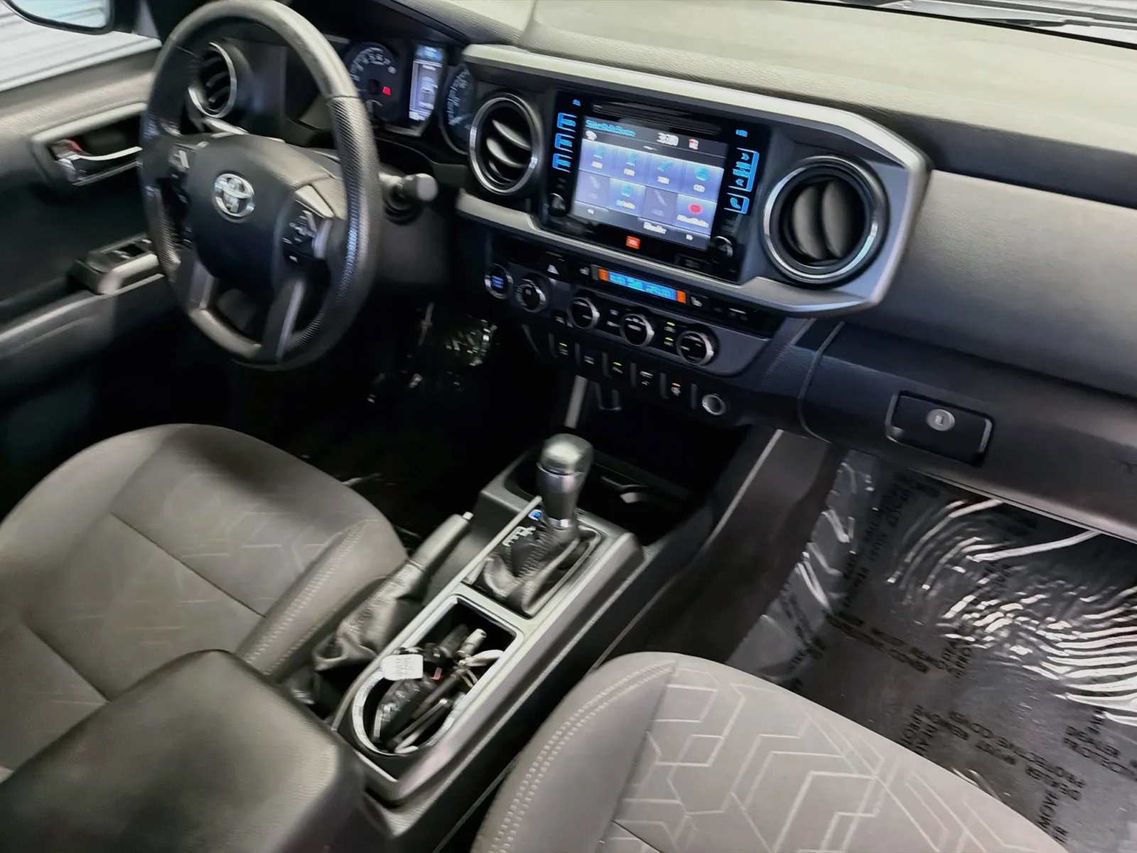 Toyota Tacoma photo 12