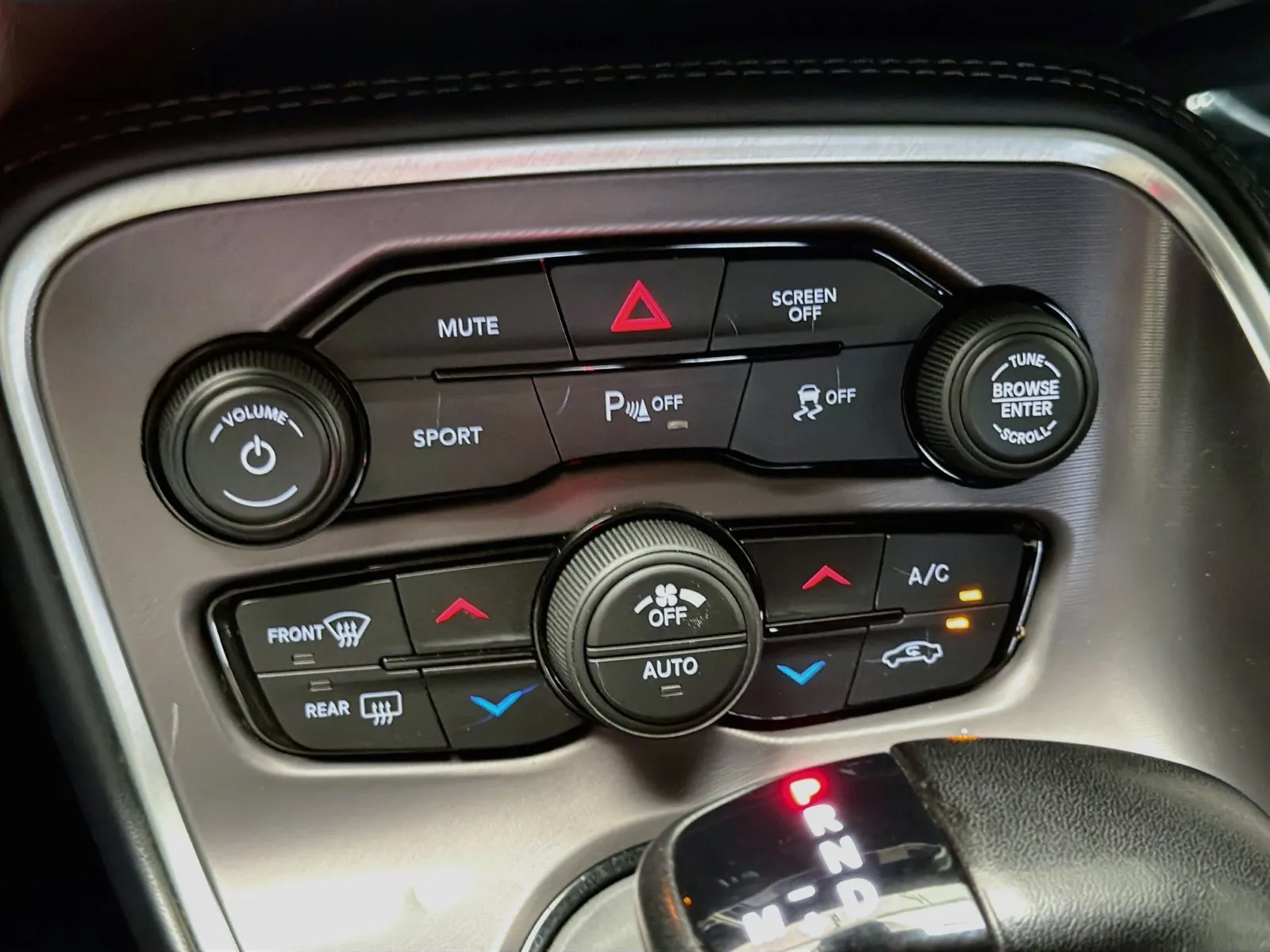 Dodge Challenger photo 10